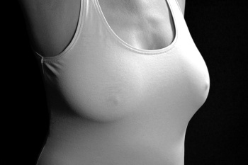 Přírodní zvětšení prsou